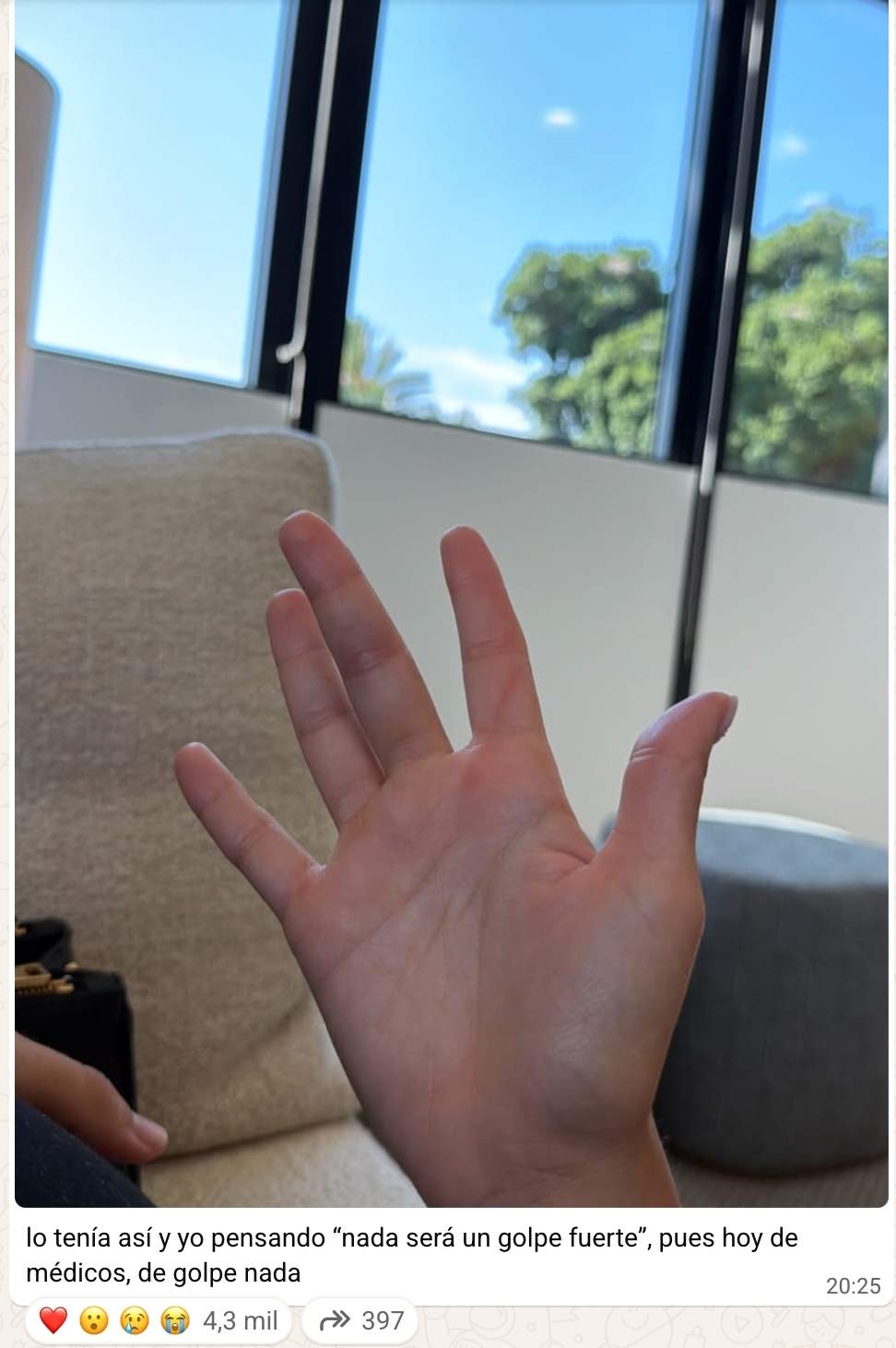 Aitana explica que s'ha trencat el dit / WhatsApp Aitana explica que s'ha trencat el dit / WhatsApp