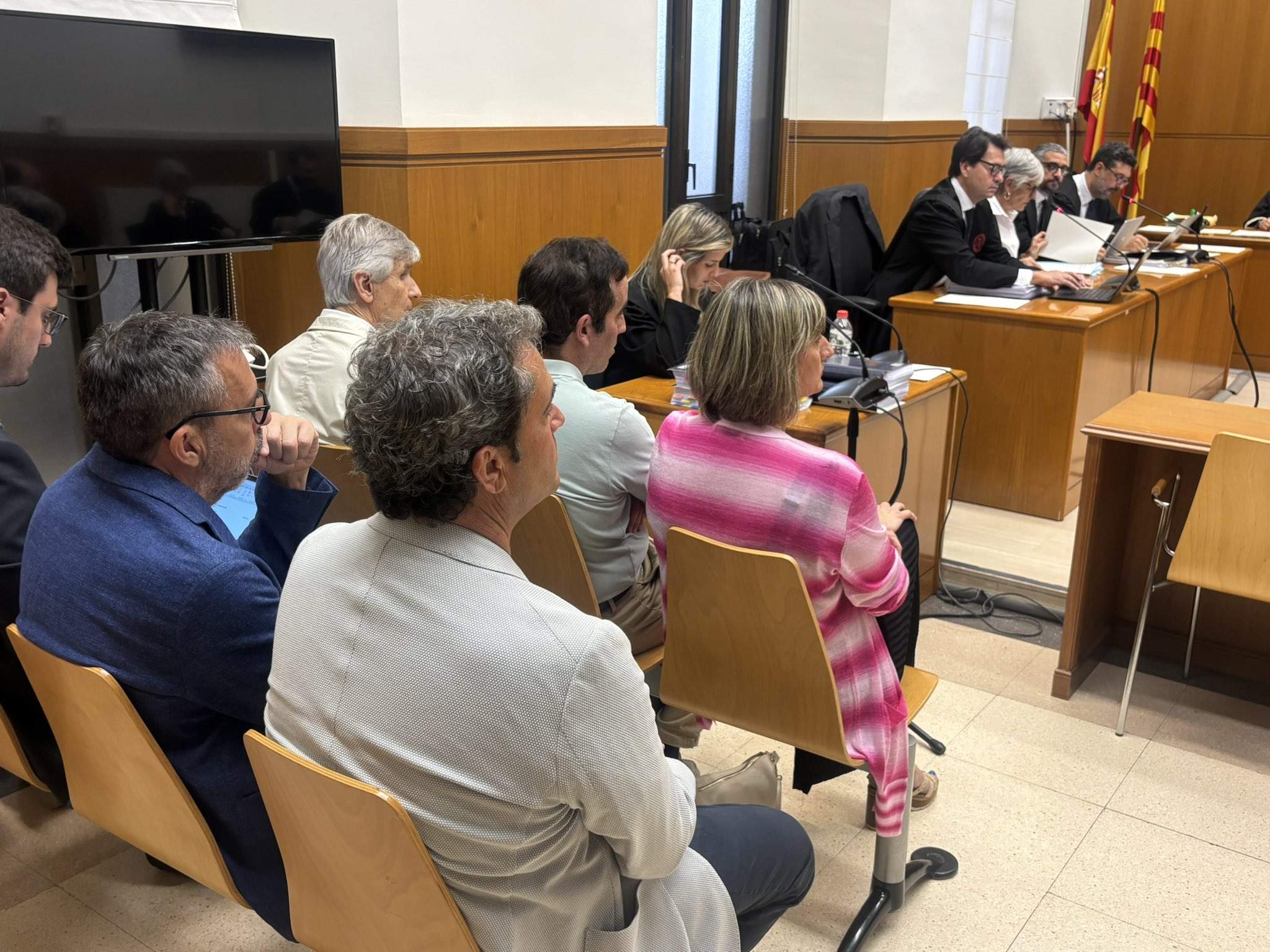 Vergés nega haver aturat la vacunació de policies i defensa els criteris fixats per l'Estat