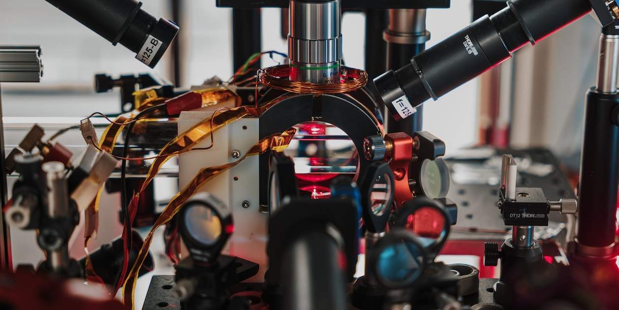 Els físics creen un "miniunivers" on el temps apareix per si sol