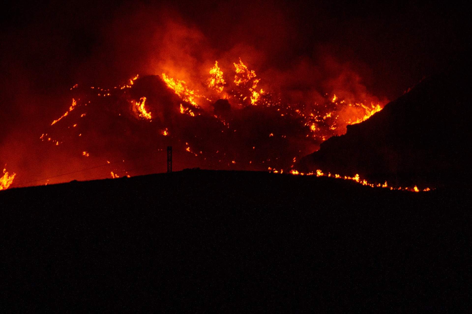 Per què l’incendi d’Almeria va ser tan devastador? Les claus que expliquen la tragèdia