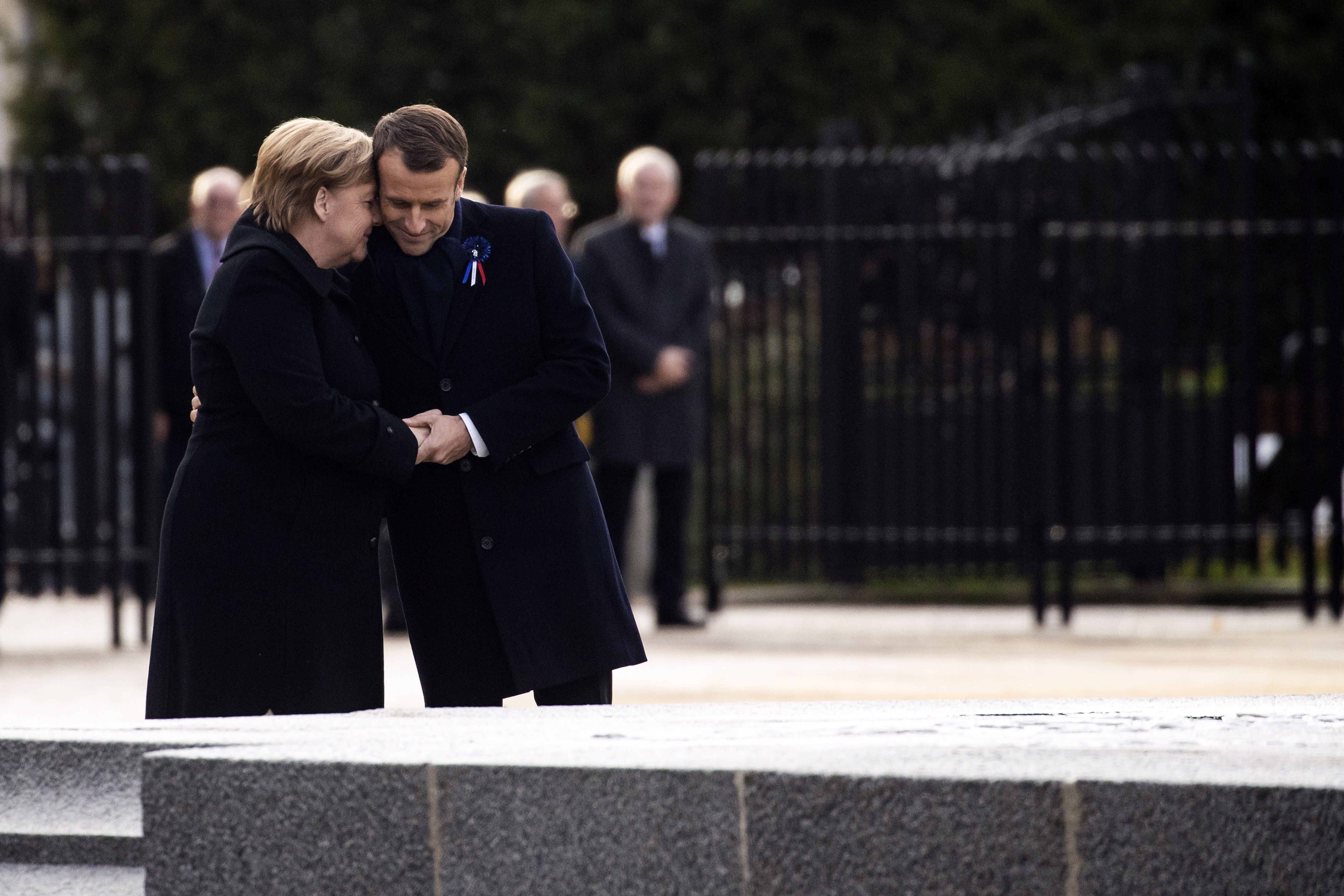 Histórico encuentro entre Macron y Merkel en el lugar del armisticio del 1918