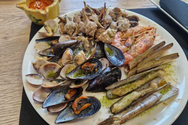 Mix de closca del restaurant El Poli. / Foto: Esmorzarsdeforquilla.cat