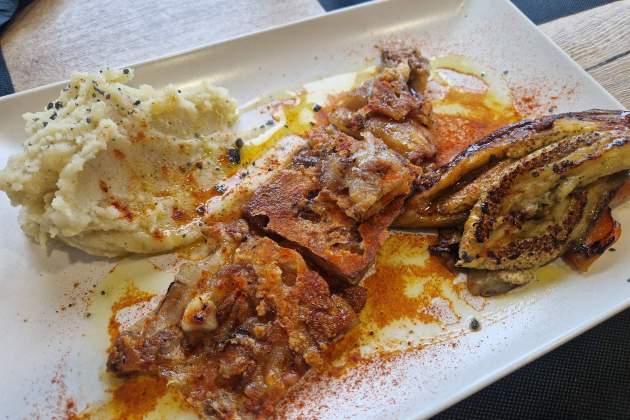Peus de porc desossats del restaurant El Poli. / Foto: Esmorzarsdeforquilla.cat