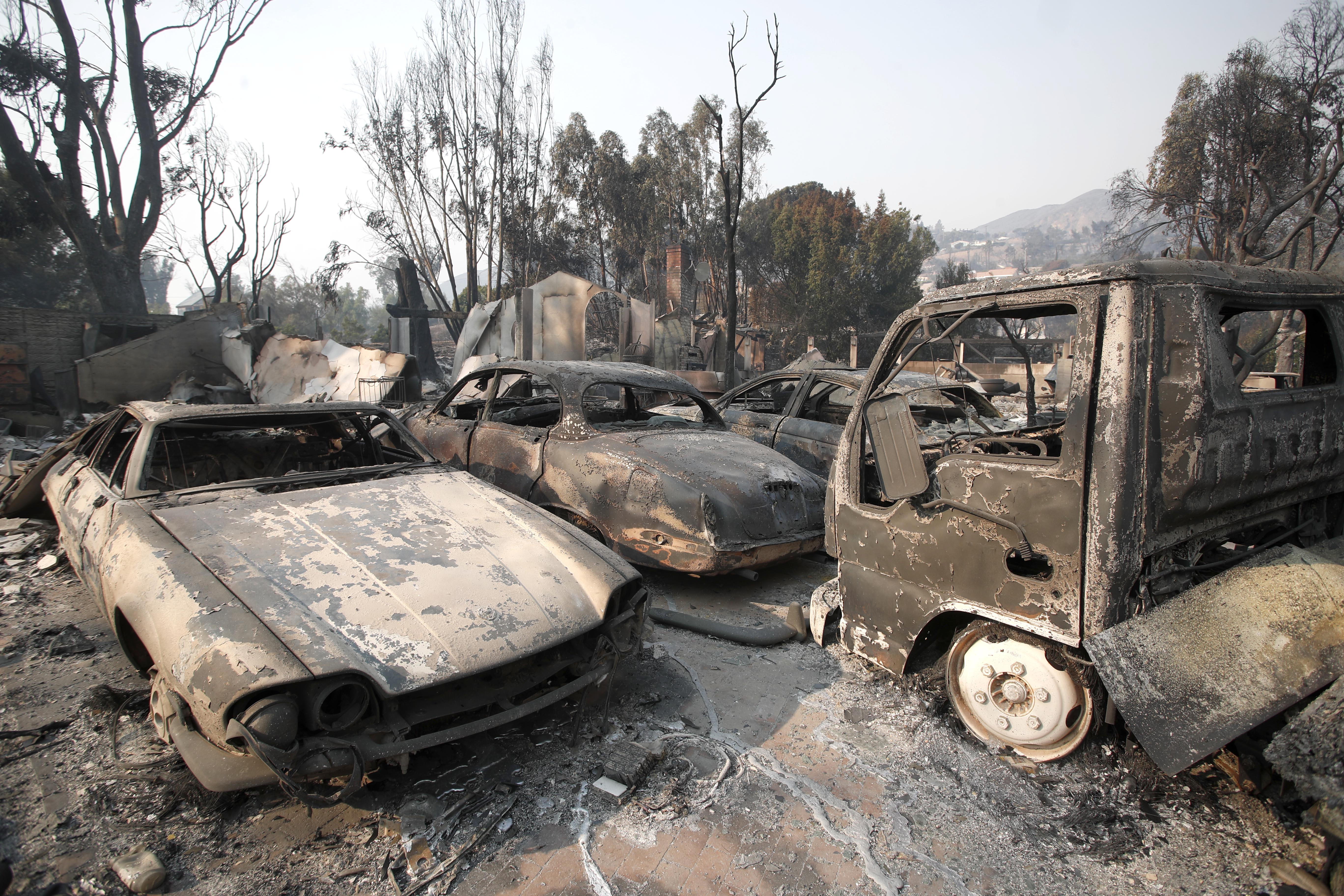 Las víctimas de los incendios de California se elevan a 25 personas