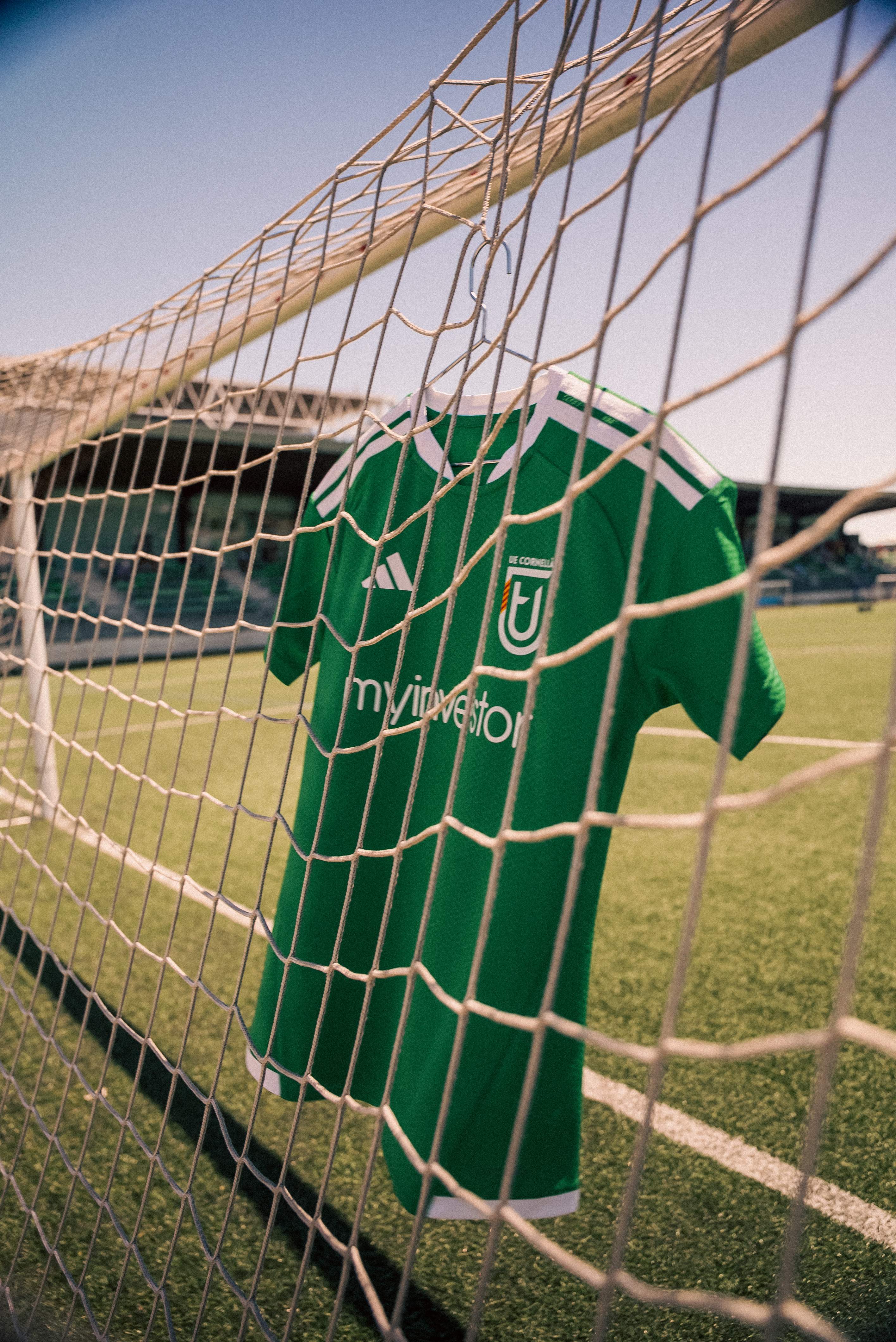La nueva etapa de la UE Cornellà de Messi ya tiene piel: Adidas viste de verde el proyecto