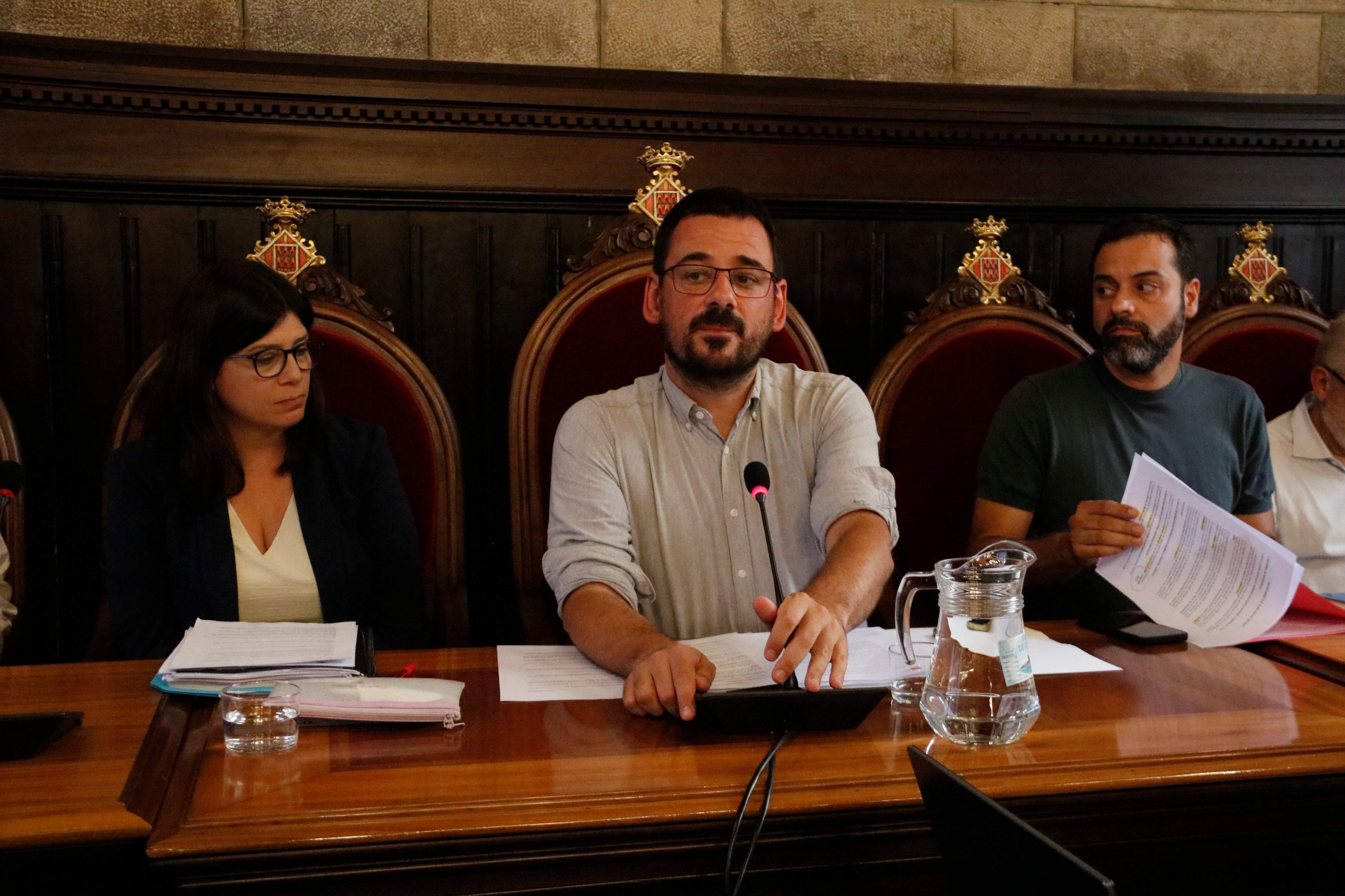 Salellas acusa a Junts de actuar con "miedo a la extrema derecha", mientras Geis le tilda de "personalista"