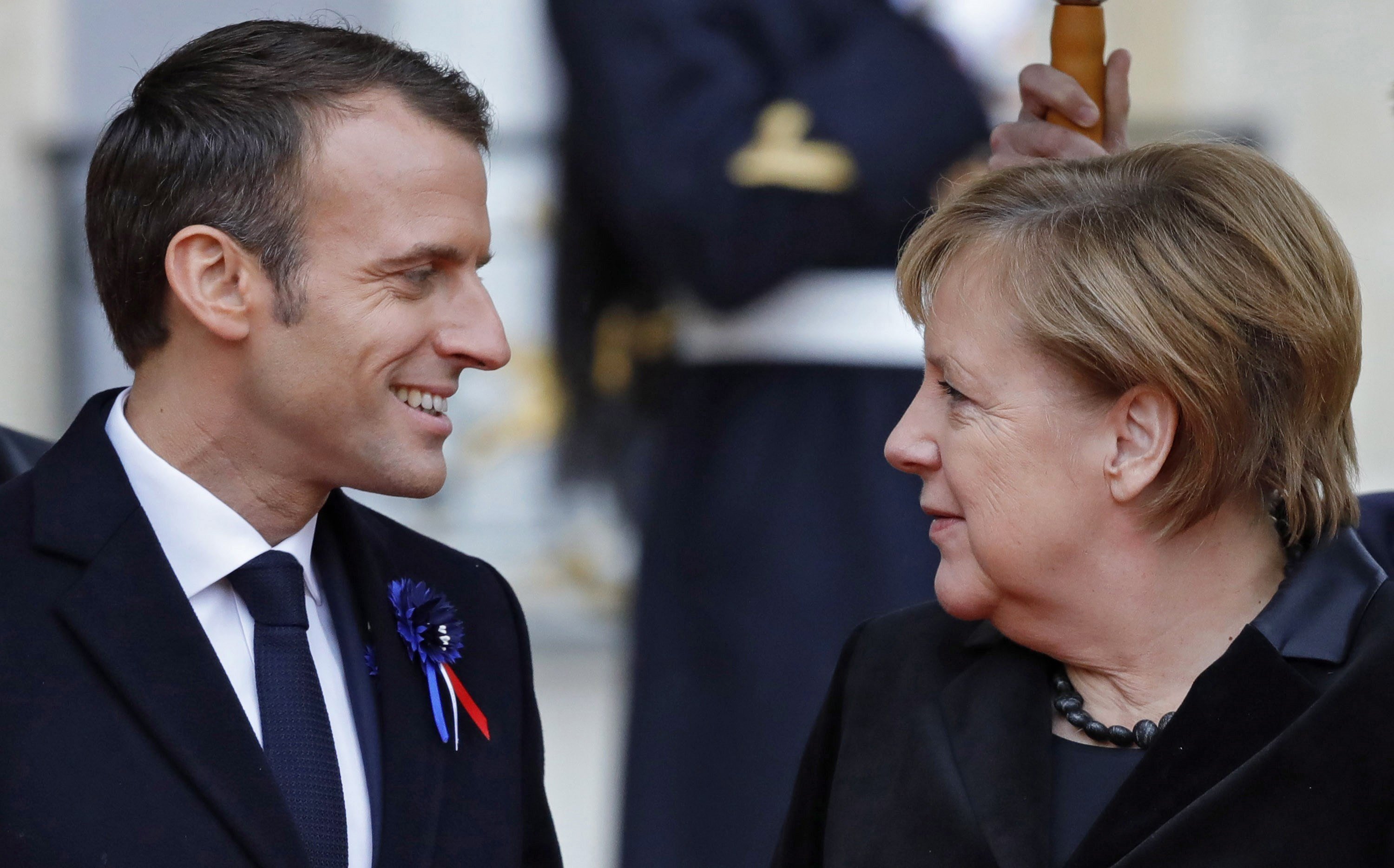 Macron: "El patriotismo es lo contrario del nacionalismo, que es su traición"