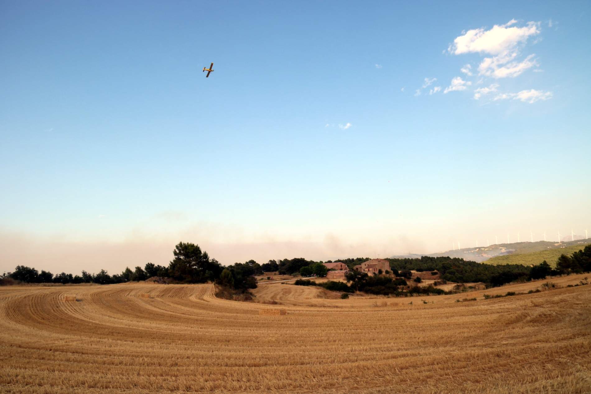 Estabilitzat l'incendi forestal de Rubió que ha confinat una vintena de masies disseminades