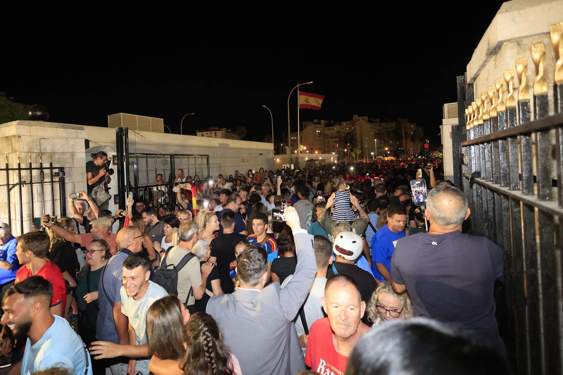 La tanca de Gibraltar ja és història: festa al penyal deu anys després del Brèxit