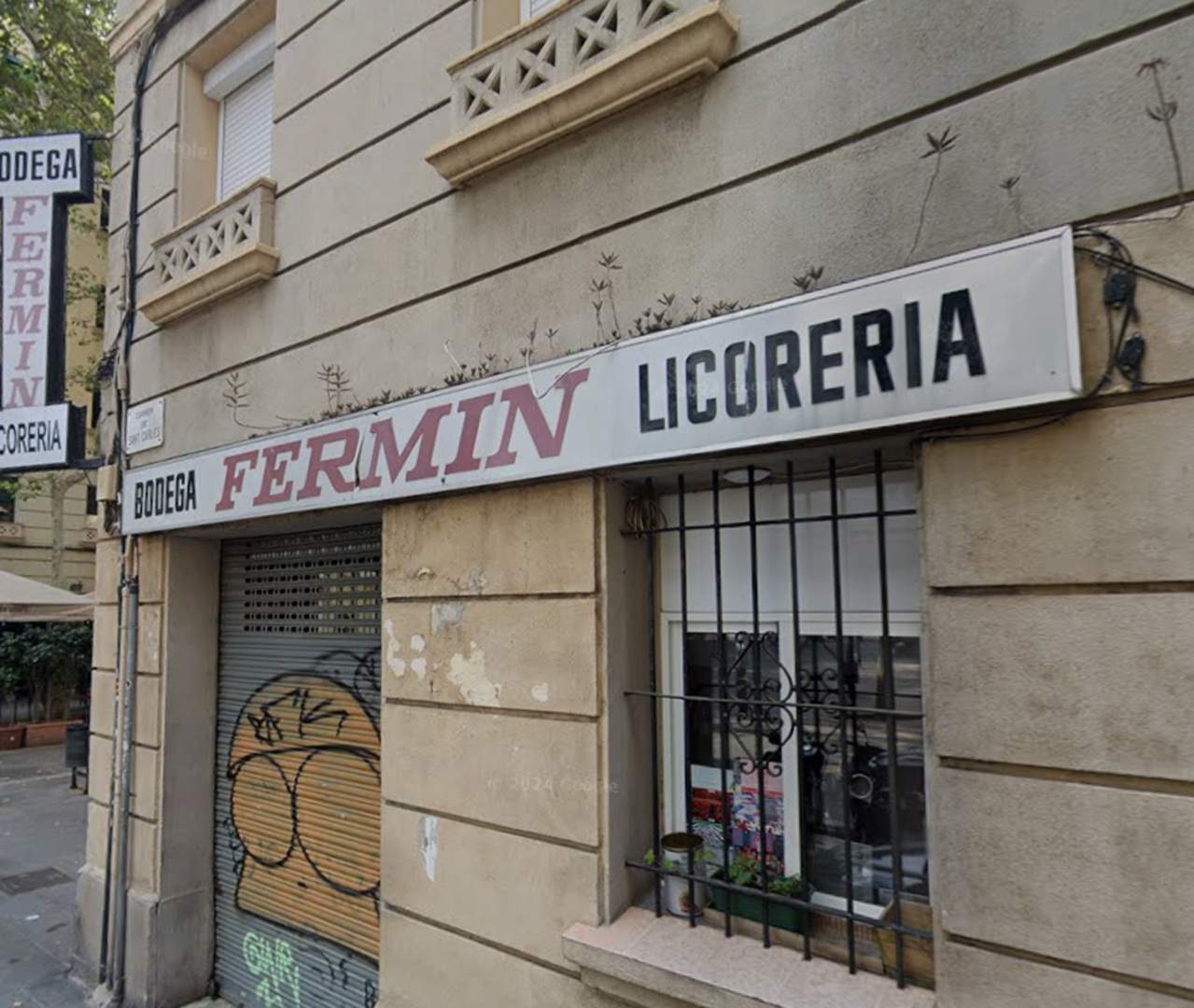 Compromiso unánime para proteger rótulos y carteles históricos en Barcelona