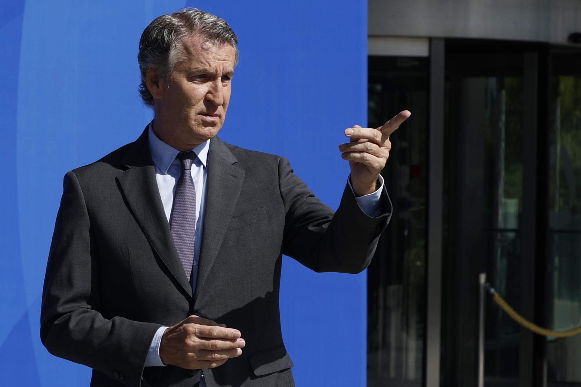 Feijóo titlla Sánchez de "president autoritari" davant líders del PP europeu