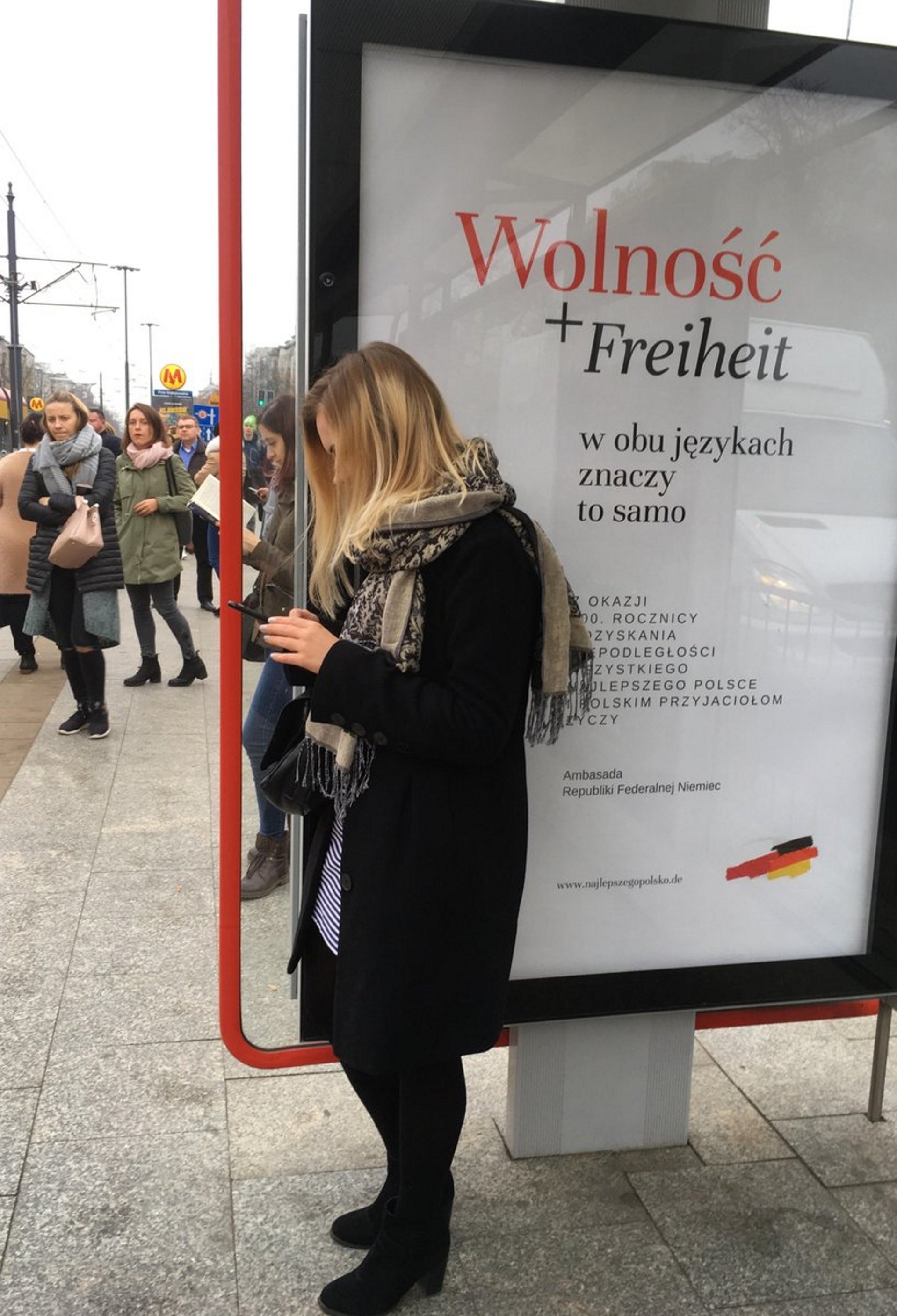 Alemania felicita la independencia de Polonia (con carteles 'in situ')