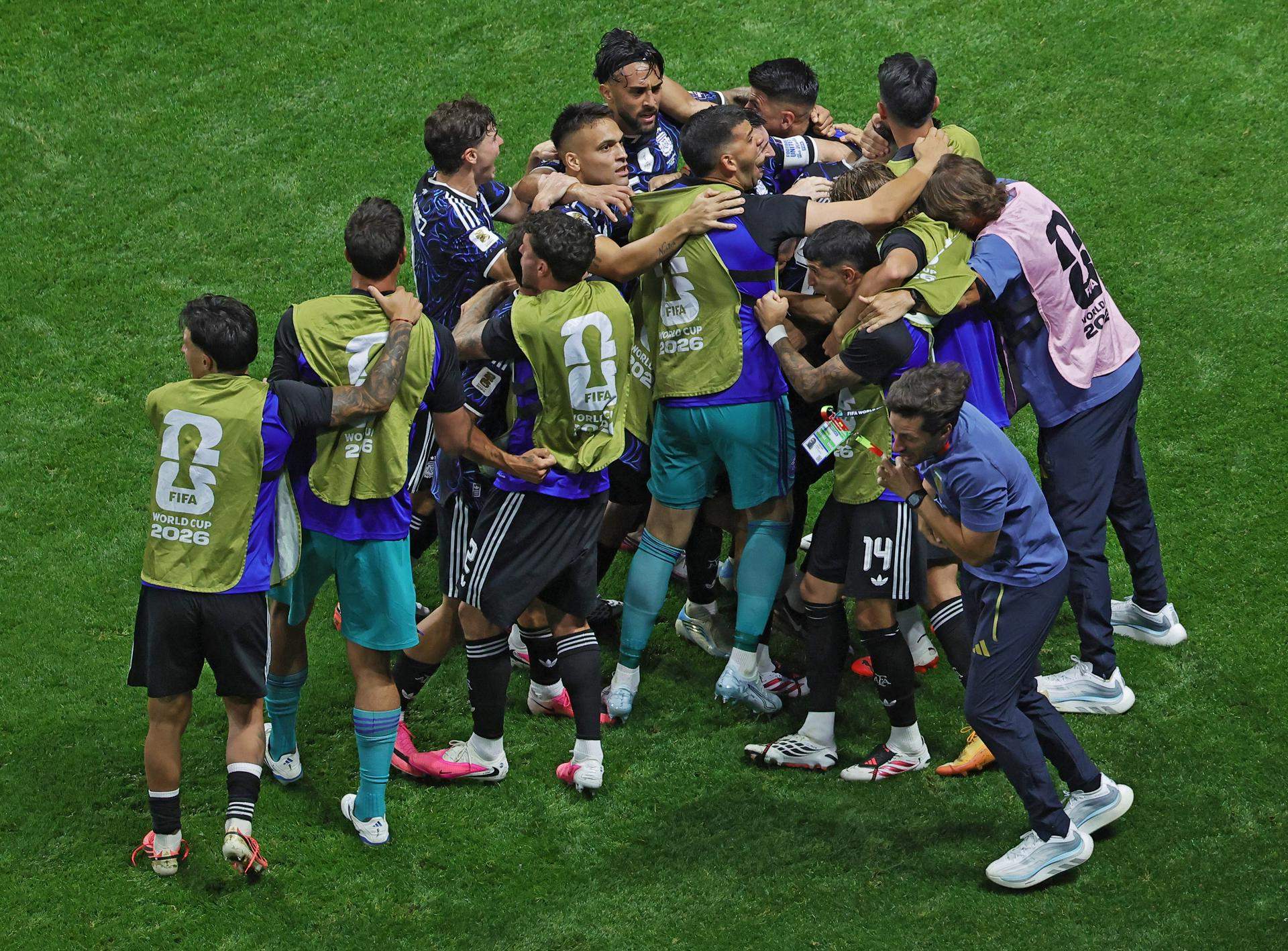 L'Argentina signa una remuntada històrica contra Anglaterra (1-2) i se cita amb Espanya a la final del Mundial