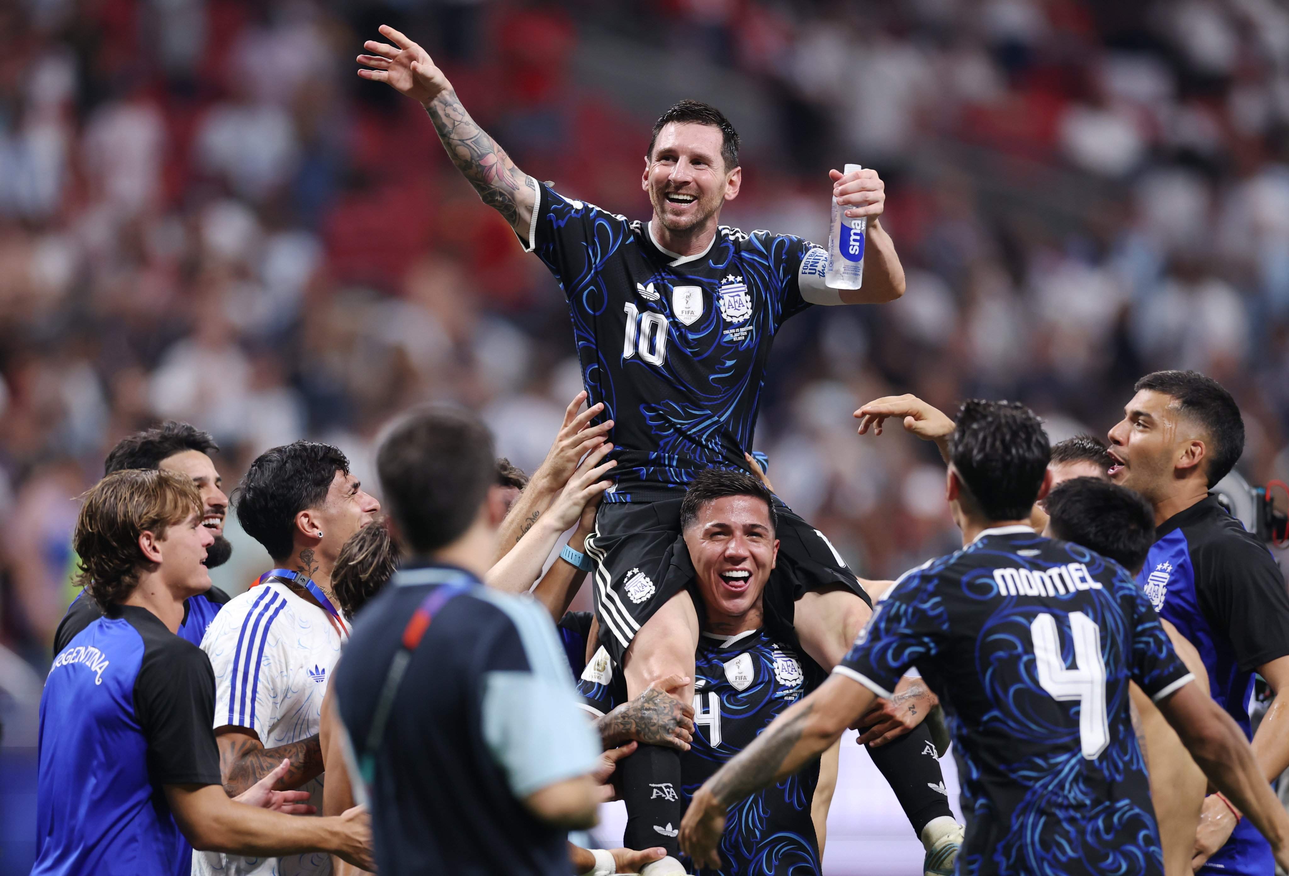 Messi rep el suport d'aficionats del Barça i perquè deixi Espanya sense Mundial