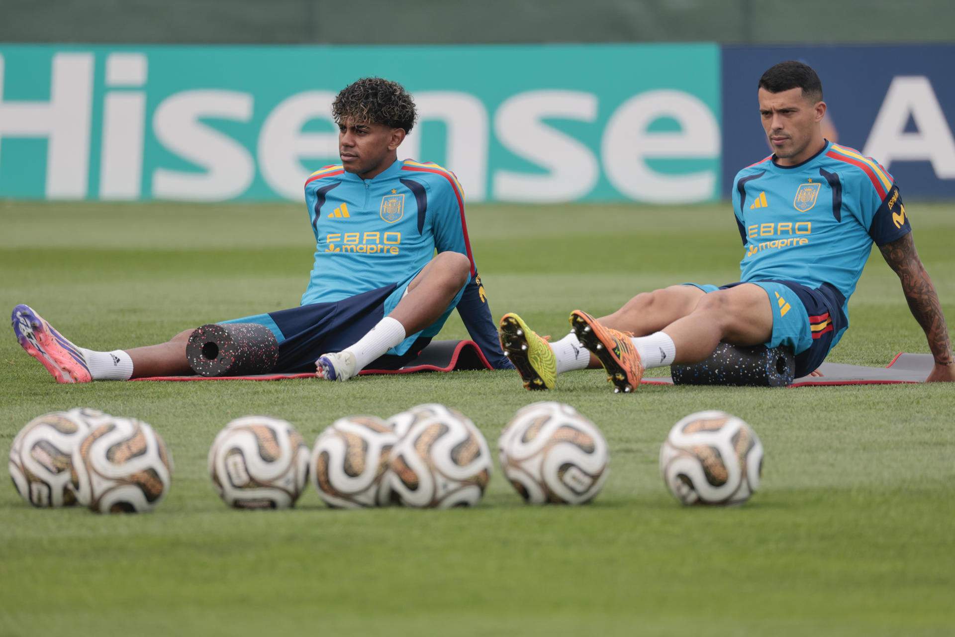 Lamine Yamal i Pedro Porro, durant un entrenament amb Espanya / Foto: EFE