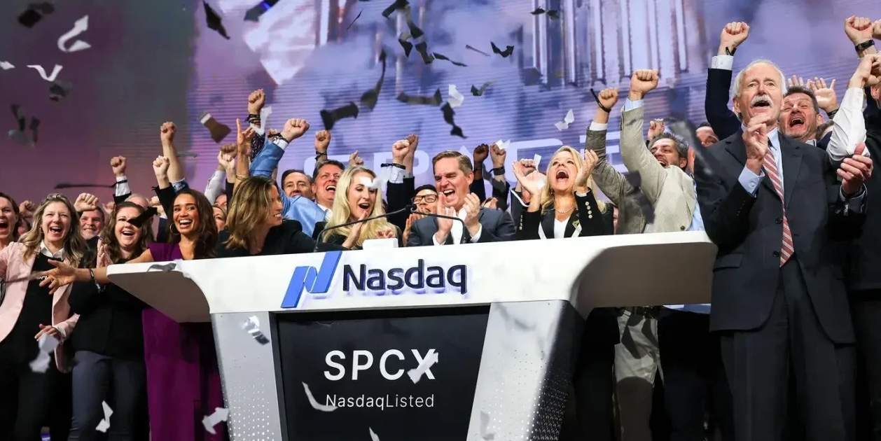 SpaceX empieza a perder valor, son los riesgos de salir a bolsa ahora que la competencia aprieta