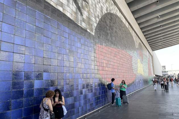 mosaic miro aeroport prat foto jordi paldi mosaic miro aeroport prat foto jordi palmer