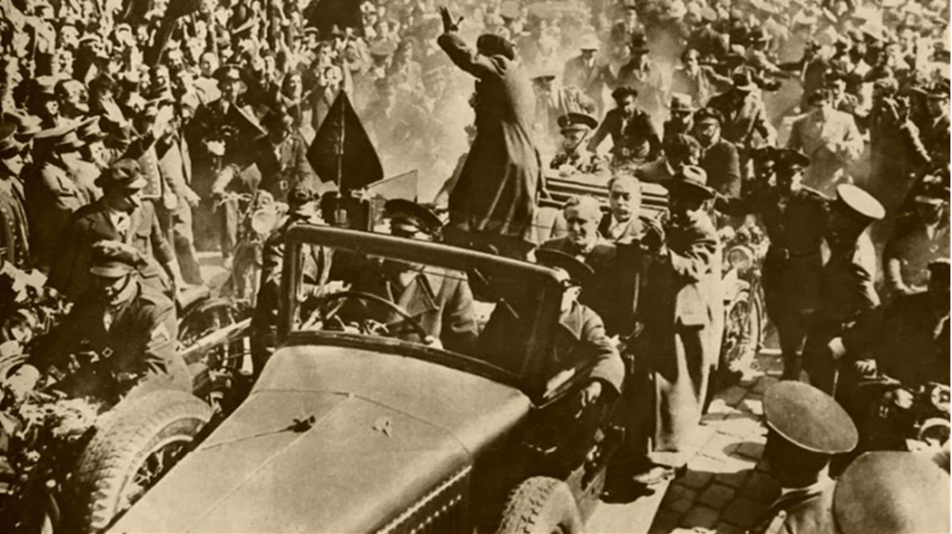 El president Companys retorna a Barcelona per a reobrir la Generalitat. Font Arxiu Nacional de Catalunya El president Companys retorna a Barcelona per a reobrir la Generalitat. Font Arxiu Nacional de Catalunya