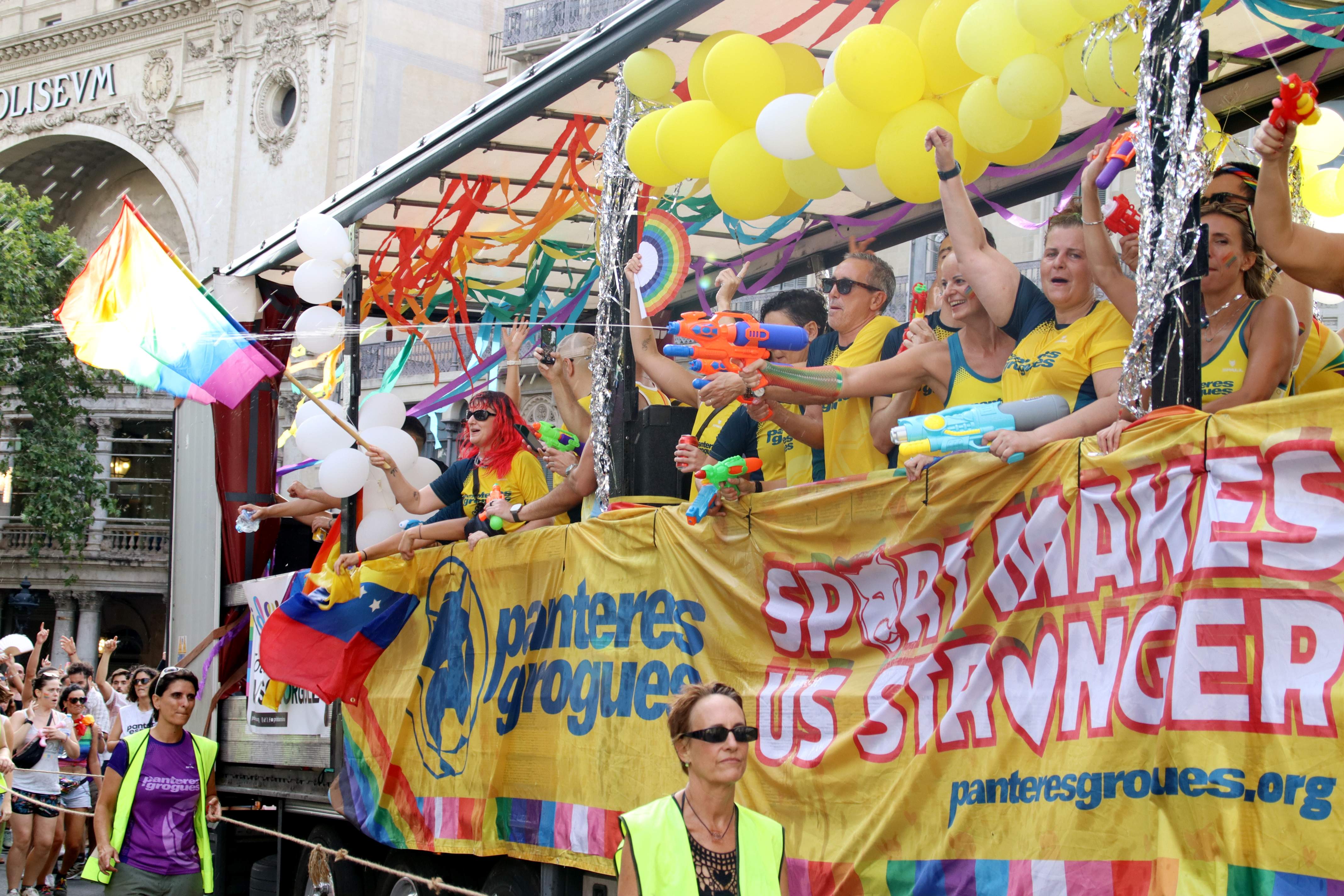 Una de les carrosses del Pride Barcelona. ACN