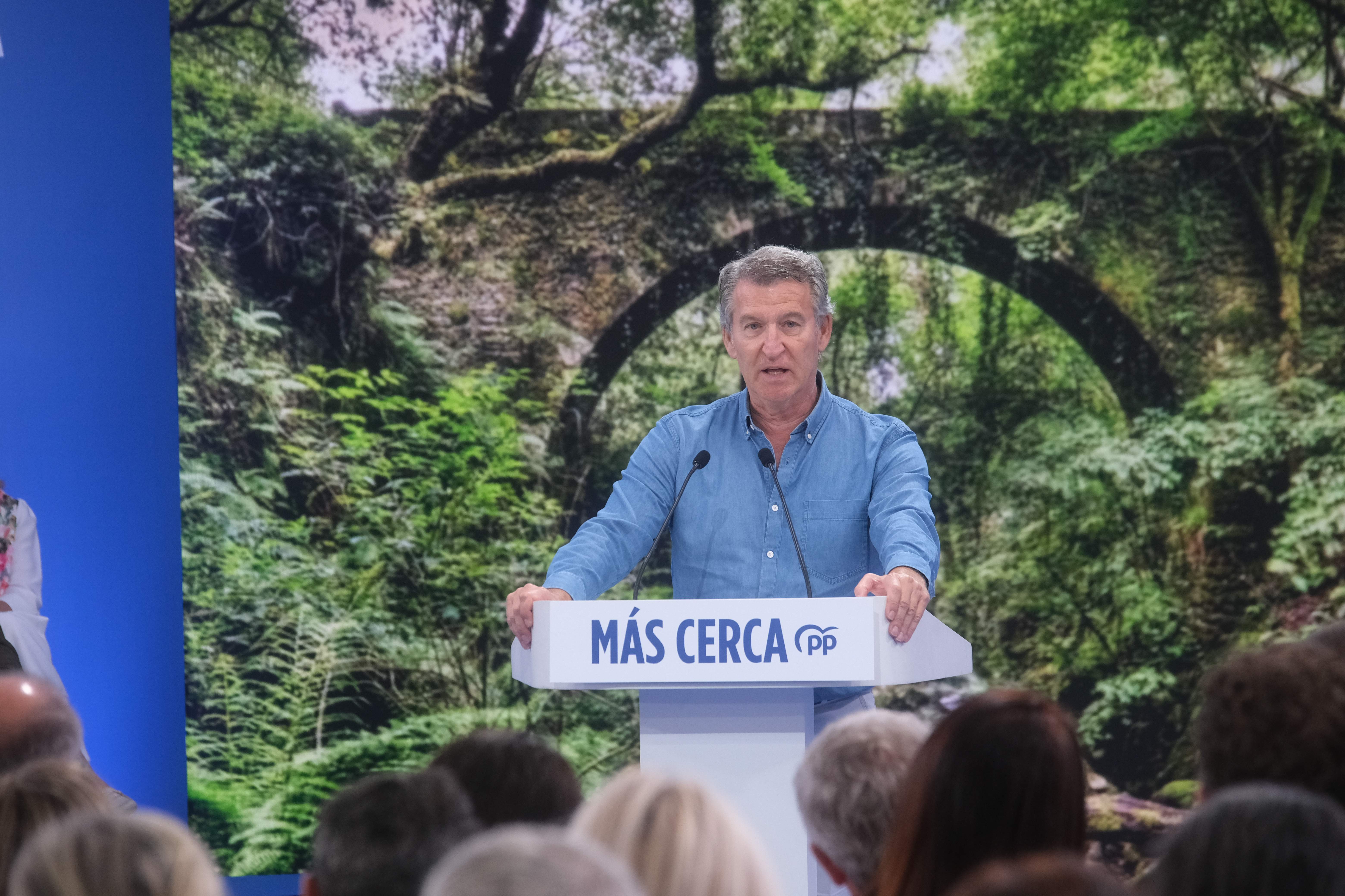 Feijóo: "M'he d'entendre amb Abascal perquè l'única solució és arribar a un acord amb Vox"