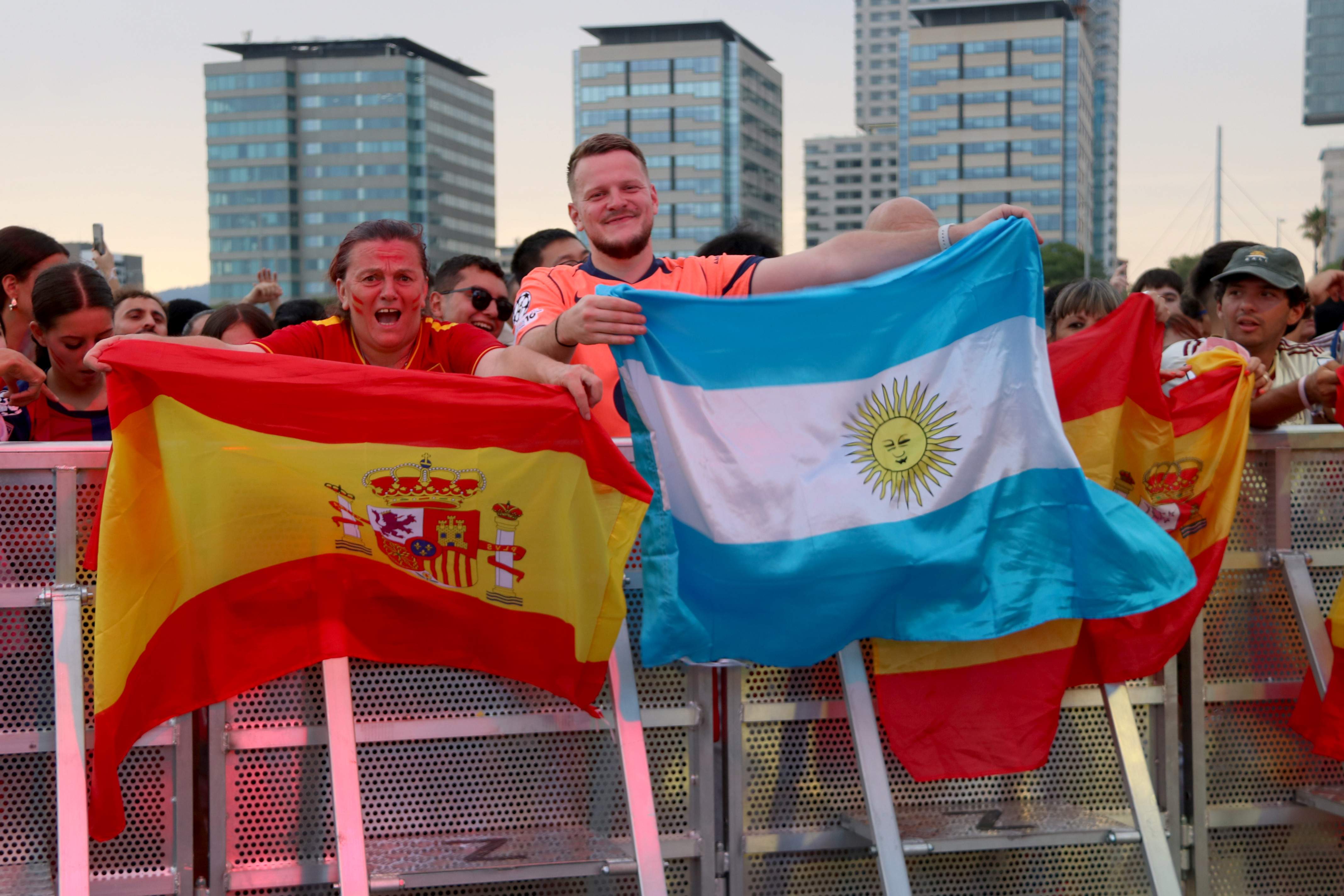 Unas 30.000 personas siguen la final del Mundial en la pantalla de Barcelona