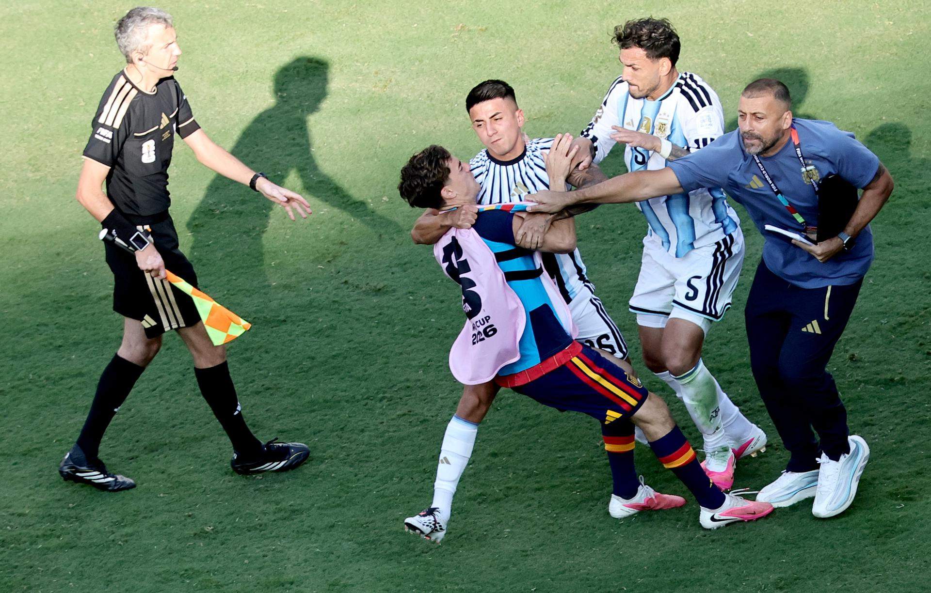 L'Argentina no sap perdre: inadmissibles agressions a Gavi, Eric Garcia i Dani Olmo