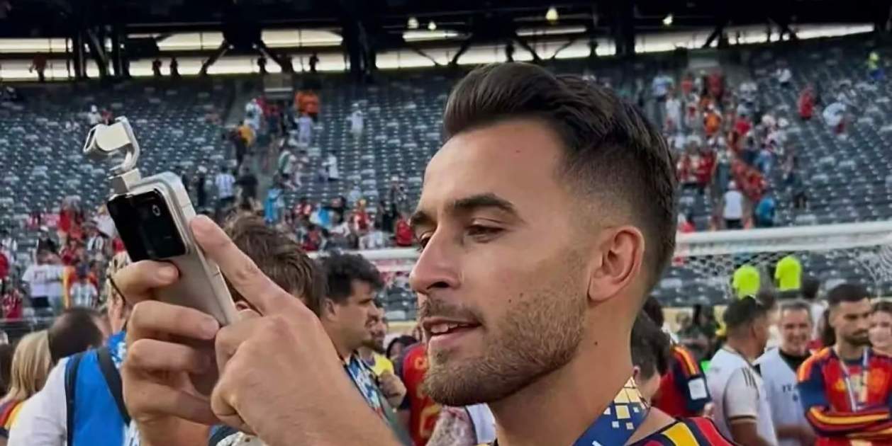 El HONOR Robot Phone se convierte en protagonista de la celebración de la Selección Española en el Mundial