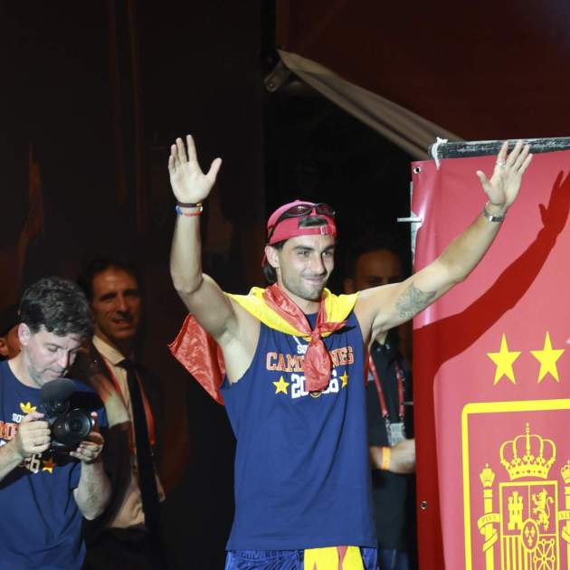 Ferran Torres durant la celebració a Cibeles / Gtres Ferran Torres durant la celebració a Cibeles / Gtres