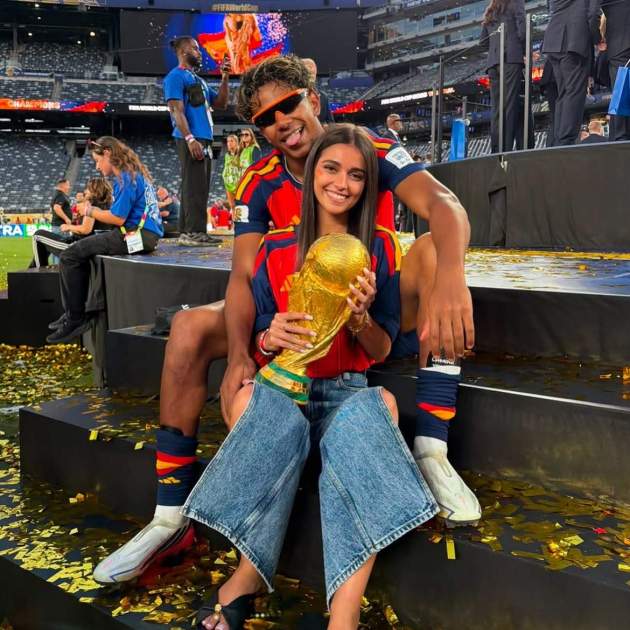 Lamine Yamal amb Inés García en proclamar-se campió del Mundial / Instagram Lamine Yamal amb Inés García en proclamar-se campió del Mundial / Instagram