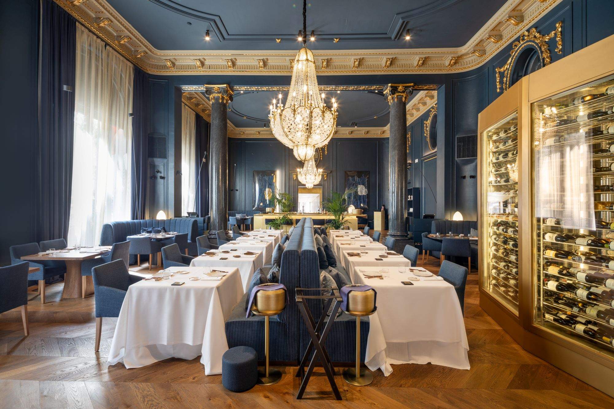 El restaurante más elegante de Barcelona para escapar del calor y comer de maravilla