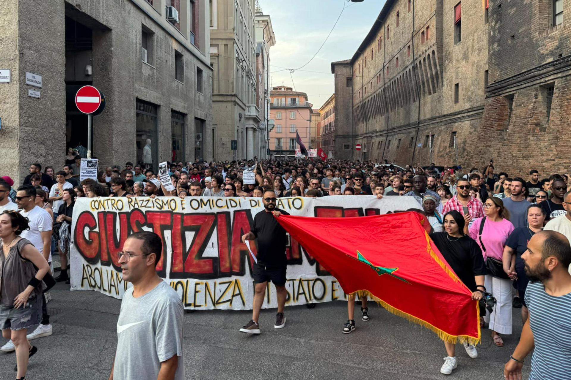 Manifestants demanen justícia al centre de Bolonya / EFE/EPA/MAX CAVALLARI