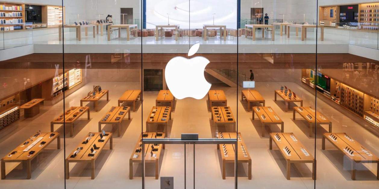 Descubren un secreto en las pantallas que vemos en las Apple Store