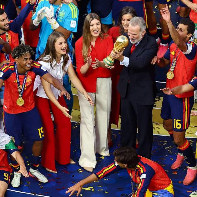 La Casa Reial aixecant el trofeu de la Copa del Món / Gtres La Casa Reial aixecant el trofeu de la Copa del Món / Gtres