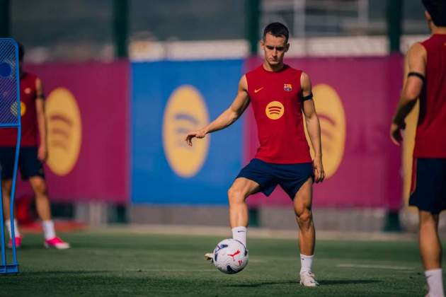 Marc Casadó entrenament FC Barcelona Marc Casadó entrenament FC Barcelona