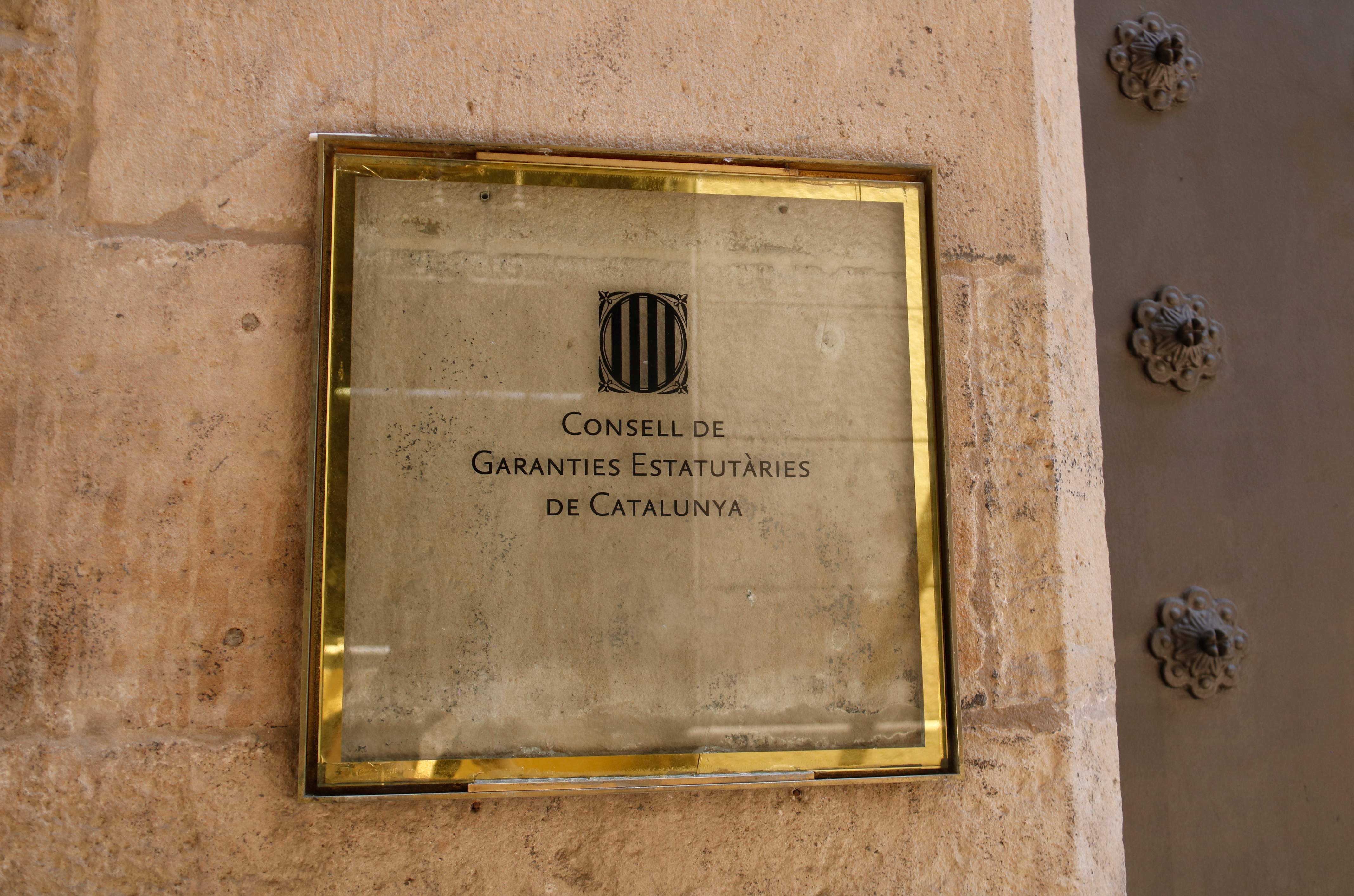 Junts y PPC obligan al Parlament a aplazar la limitación de la compra especulativa de vivienda