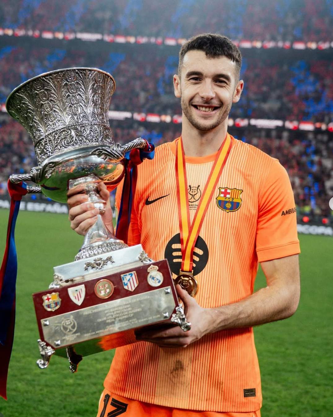 Joan Garcia, y no es el único, sufre porque le falta nivel, el Barça, por momentos juega con diez