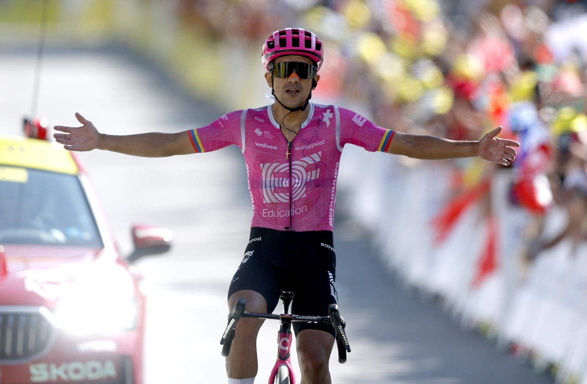 Carapaz renace en los Alpes y vuelve a levantar los brazos en el Tour de Francia dos años después