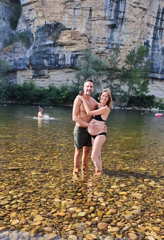 Maria Moya, embarassadíssima, amb la seva parella IG Maria Moya, embarassadíssima, amb la seva parella IG