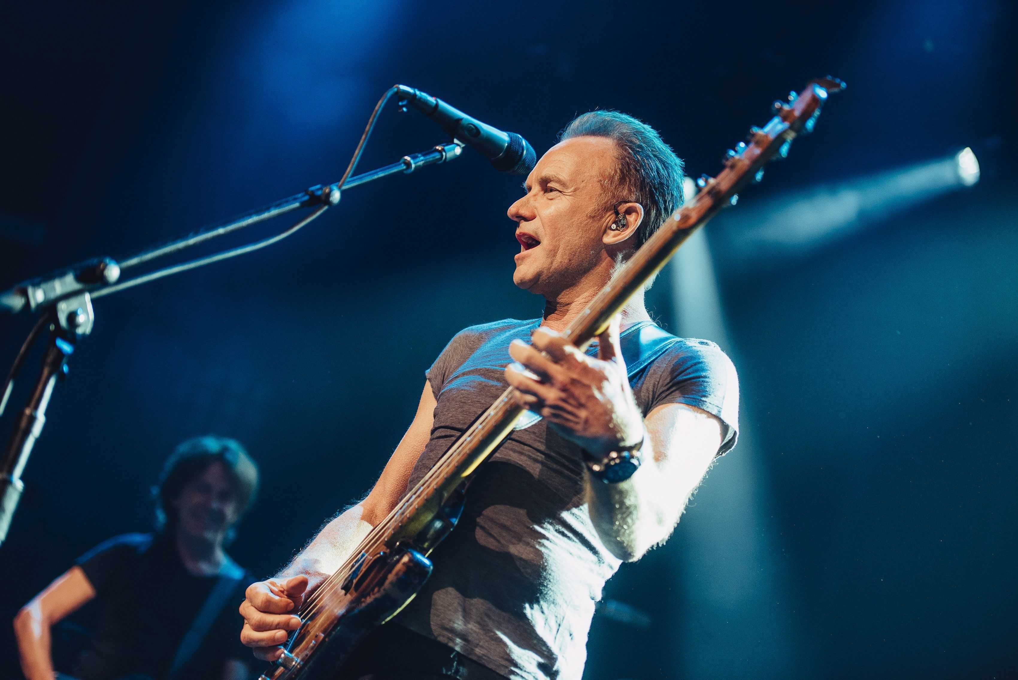 Sting reabre el Bataclan un año después de la masacre