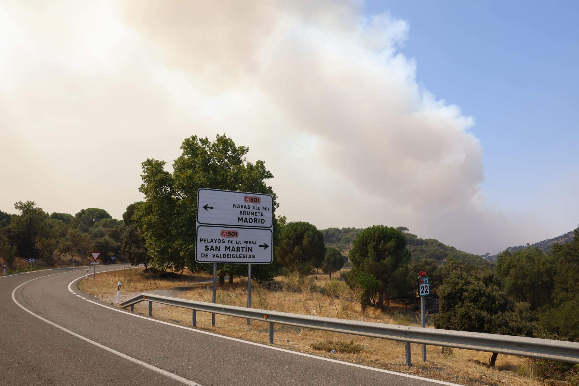 Els ncendis de Madrid han obligat a evacuar tres municipis més (EFE) Els ncendis de Madrid han obligat a evacuar tres municipis més (EFE)