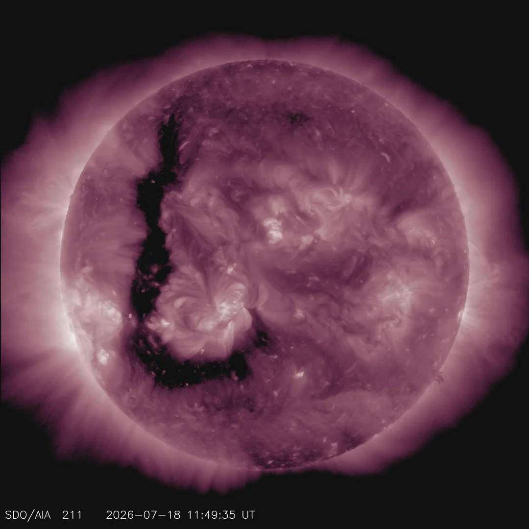 Un enorme agujero en el Sol está creciendo y apunta hacia la Tierra: esto es lo que realmente significa