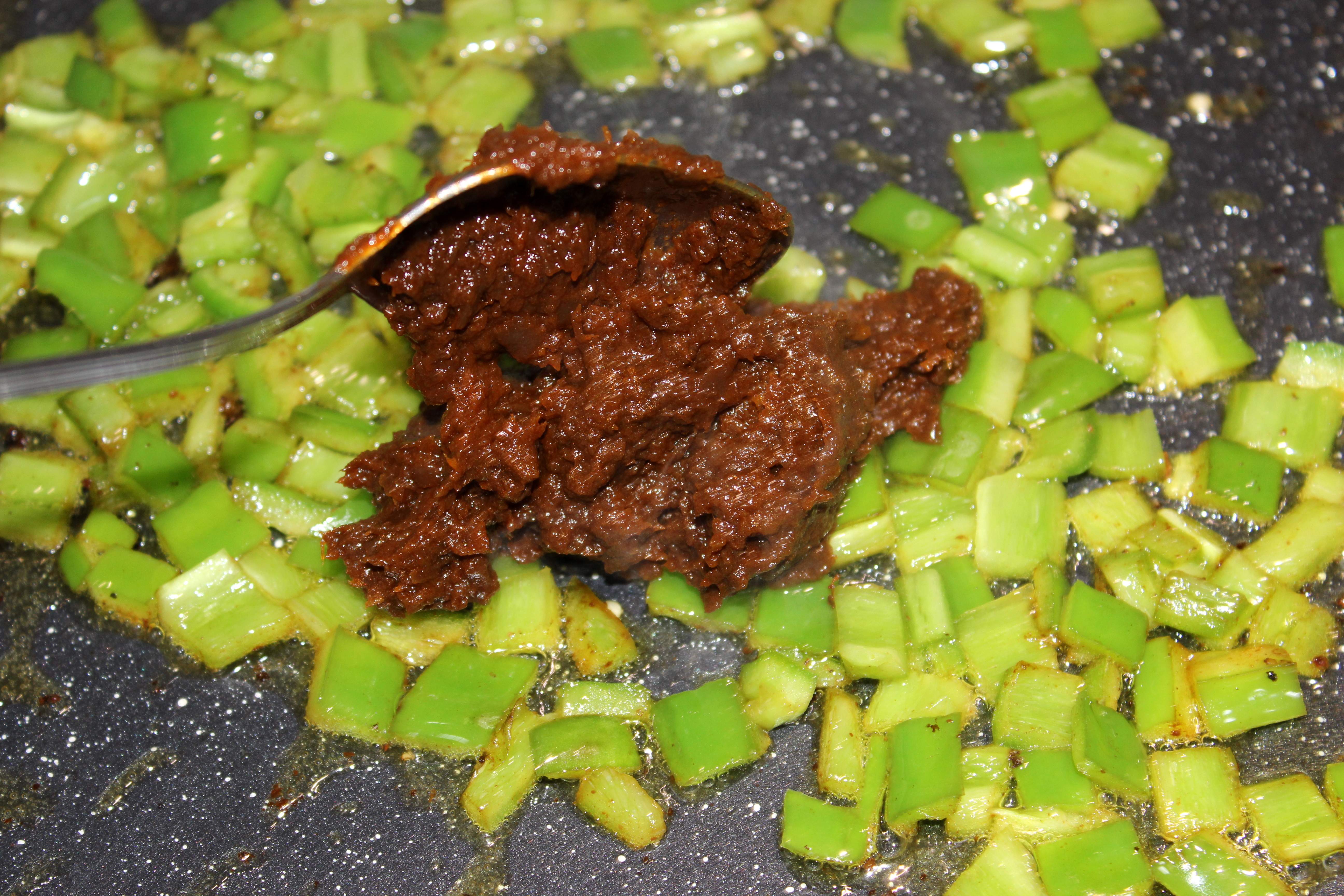 daurar el pebrot amb els sofregit