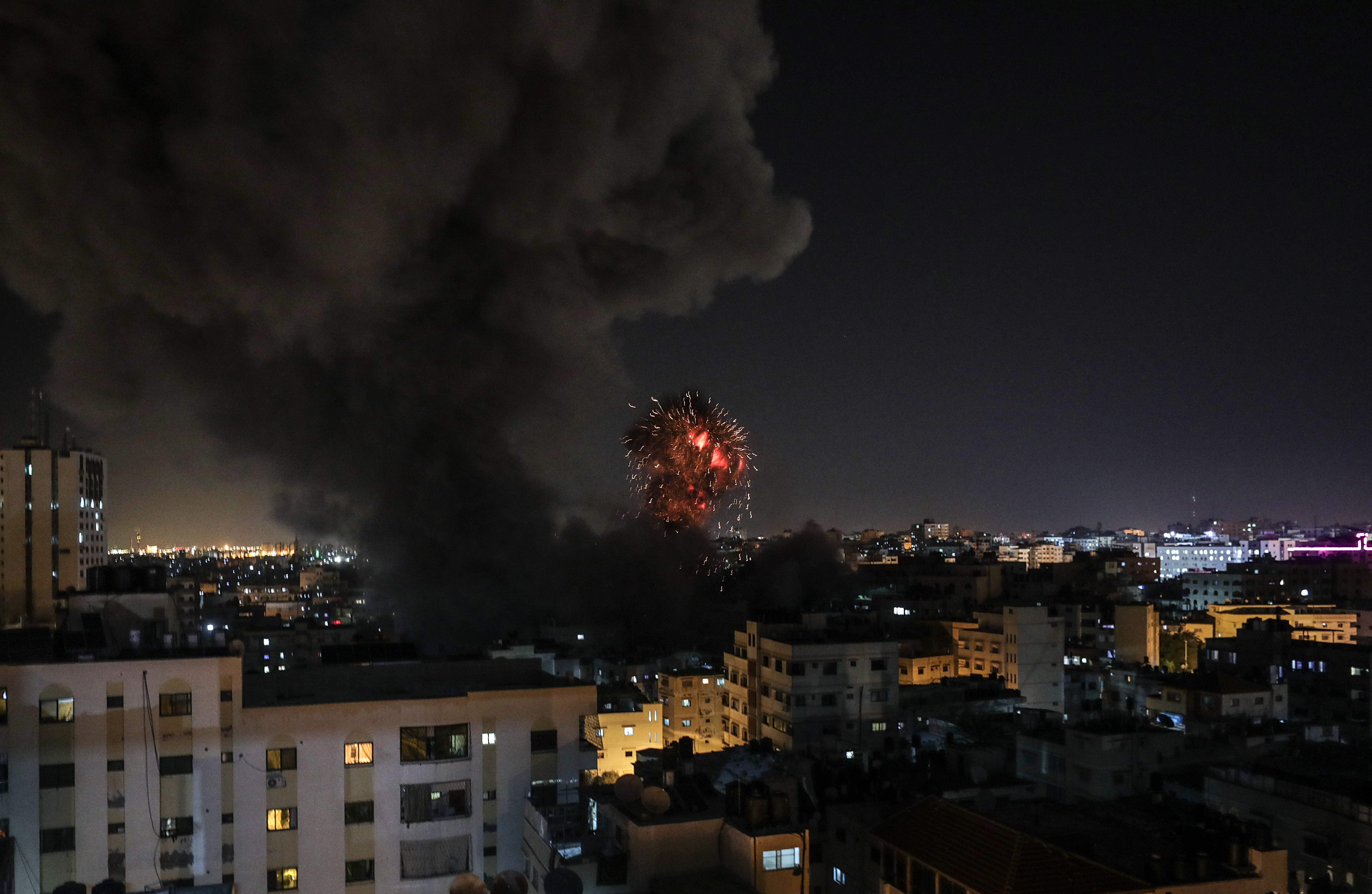 Lanzan 300 cohetes contra Israel desde Gaza