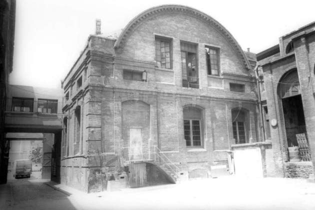 Un dels edificis industrials que es van perdre amb la transformació de 1992. Font Revistra de Geografia de la UB Un dels edificis industrials que es van perdre amb la transformació de 1992. Font Revistra de Geografia de la UB
