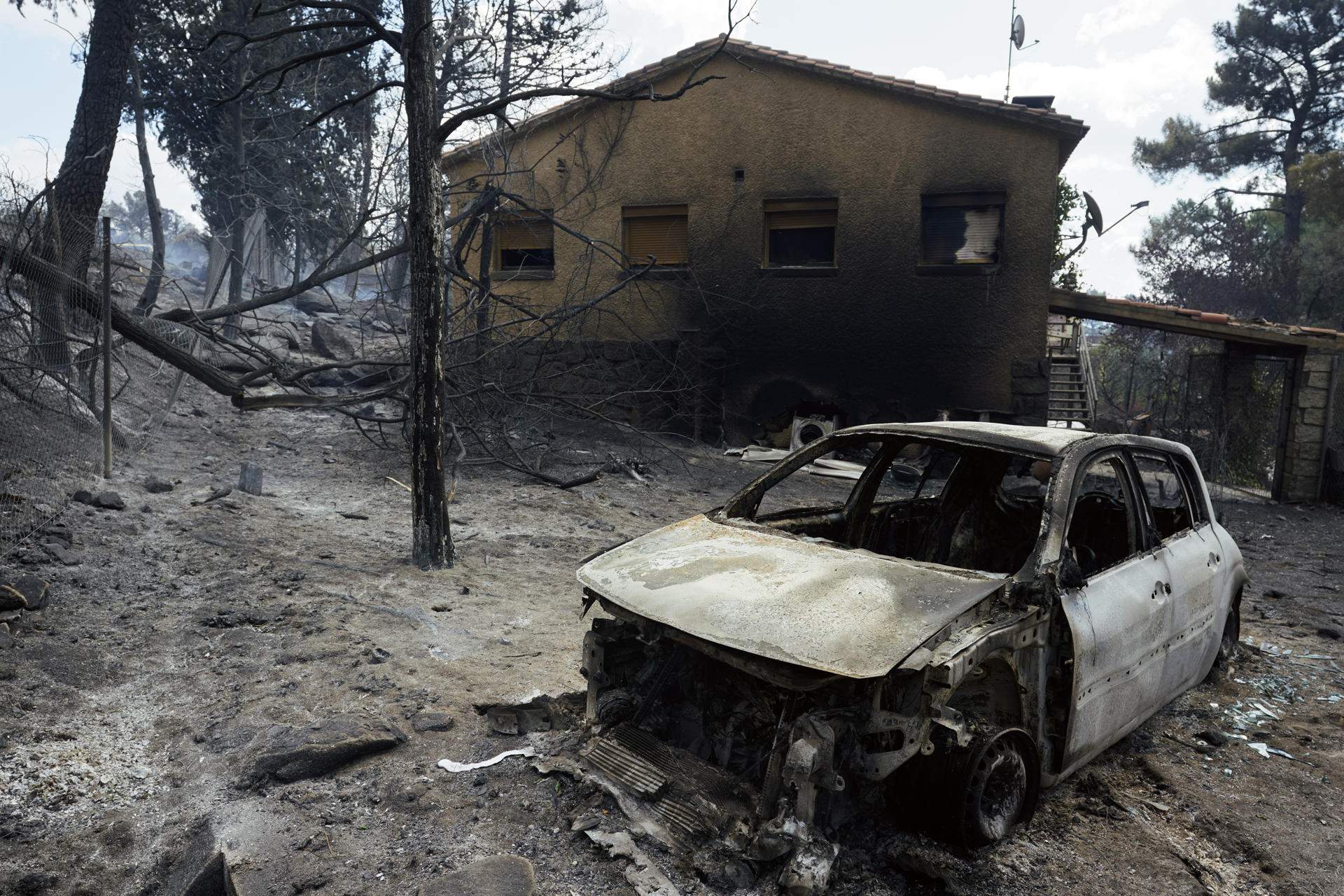El foc devora les portades entre l’apocalipsi, la IA que destruirà el món i un Feijóo de revista