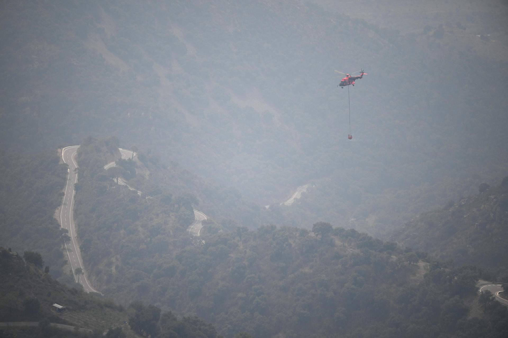Angoixa a la Vall d'Uixó per l'incendi sense control: ja ha cremat 7.200 hectàrees