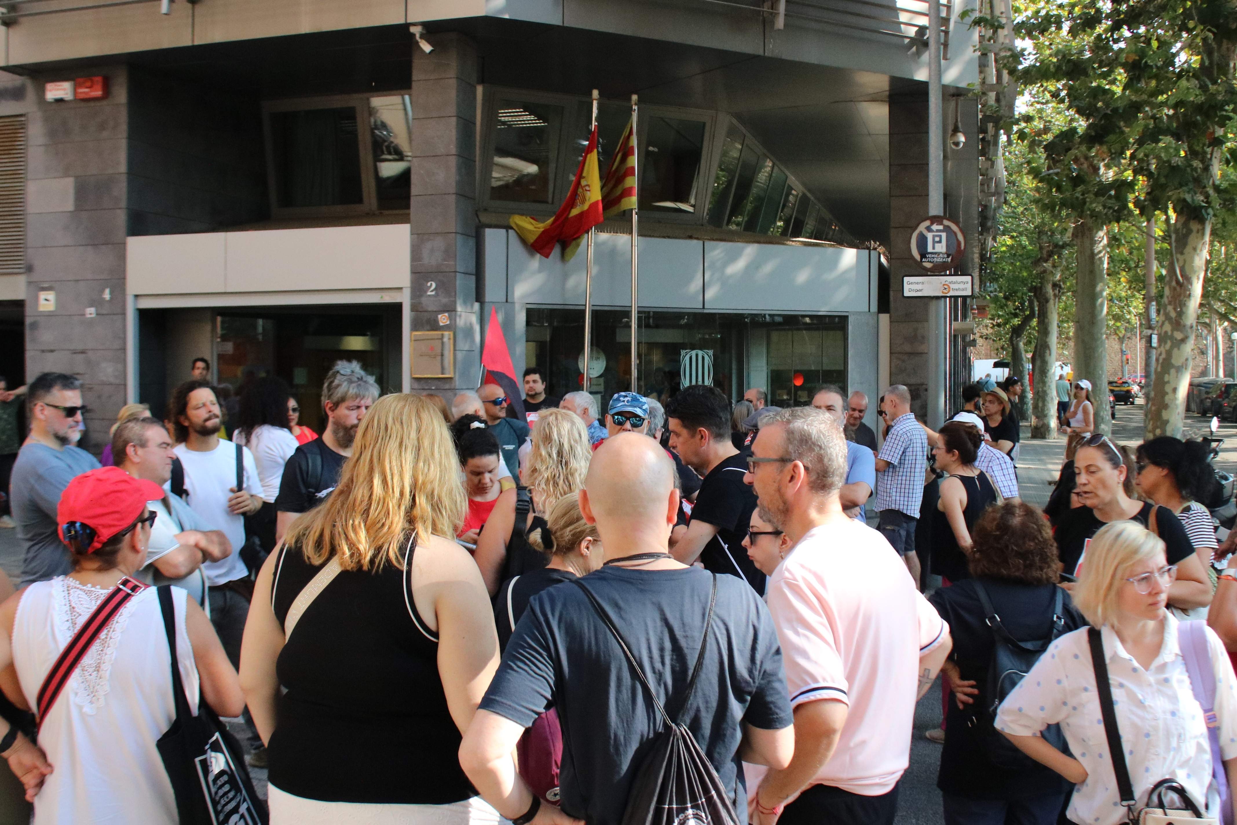 Concentració familia de la treballadora de la neteja morta. Foto: ACN