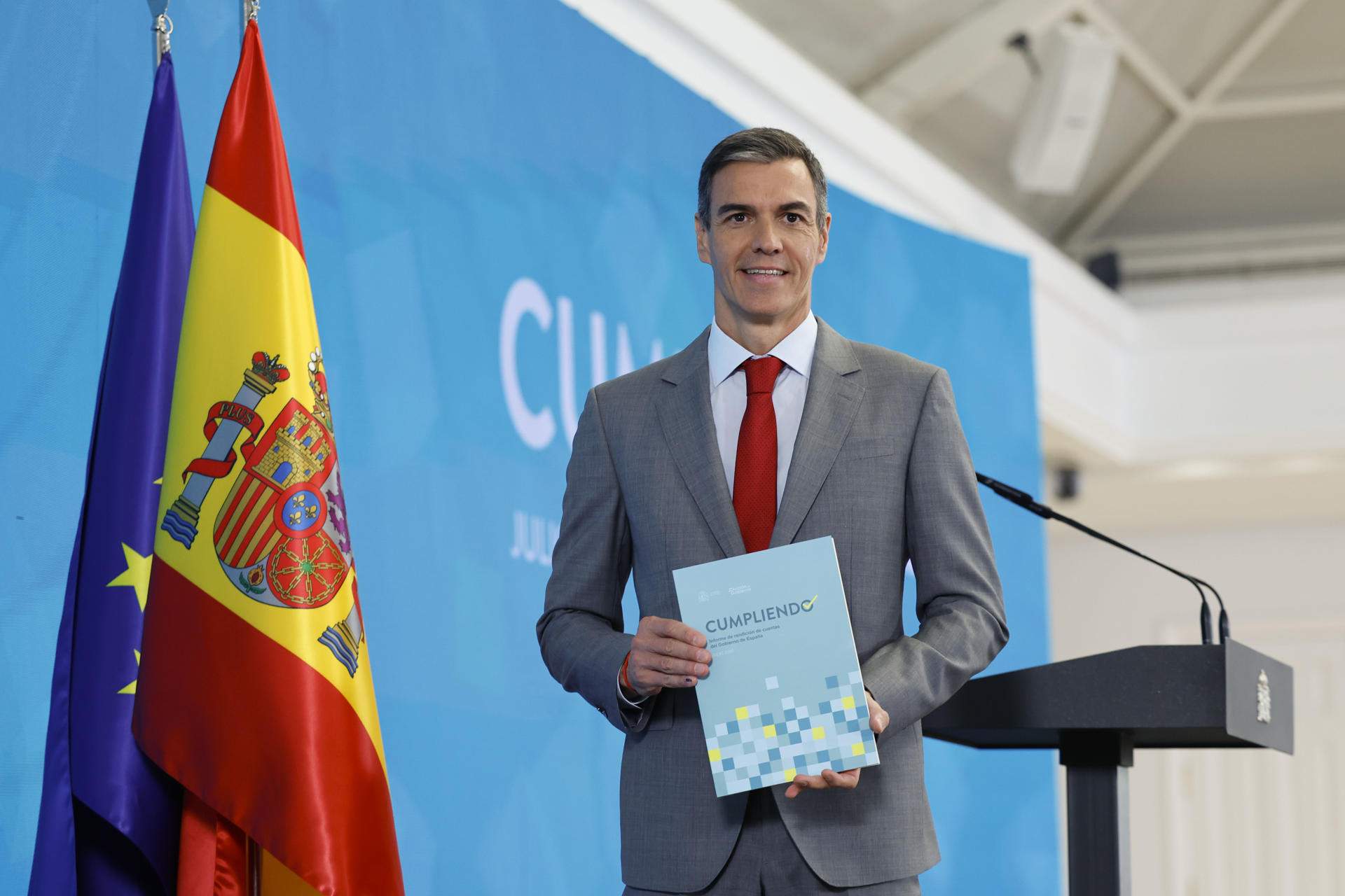 pedro sanchez cumpliendo - EFE