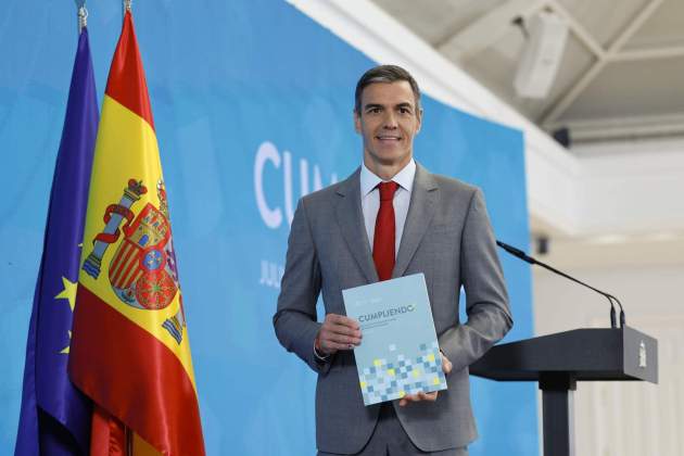 pedro sanchez cumpliendo - EFE