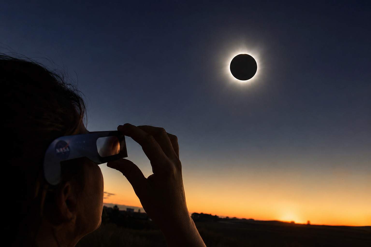 Les recomanacions de la NASA per gaudir de l'eclipsi solar 2026
